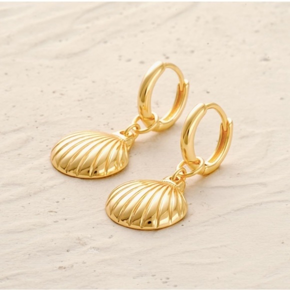 Women Clam Shell Earrings Gold Hoop 14k Gold Plated Summer Beach Jewelry Gift - Picture 5 of 5